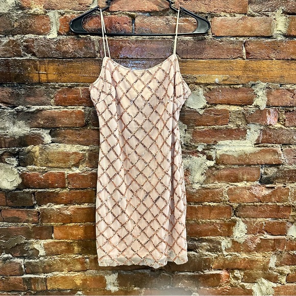 Showpo. RHYTHM OF LOVE DRESS, ROSE GOLD SEQUIN, size US 4 - Picture 4 of 10